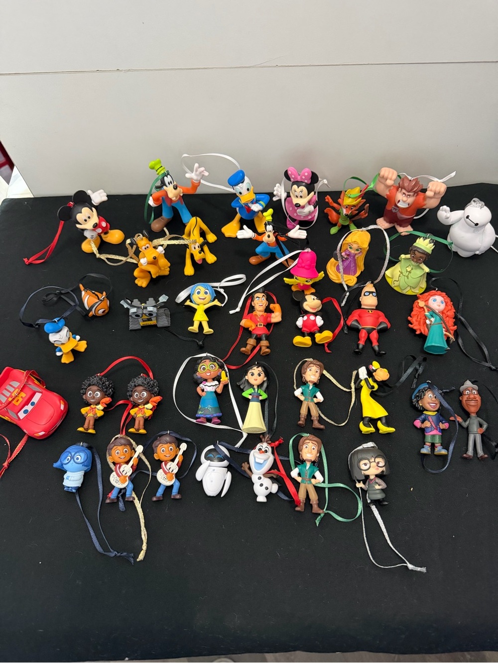 Disney Kids Character Ornament Set - Mixed Colors